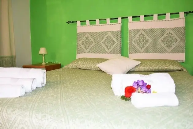 Tek Büyük Yataklı Oda (Verde)