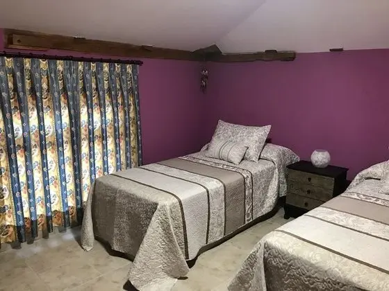 Tek Büyük Yataklı Oda, Ortak Banyo (Lila)