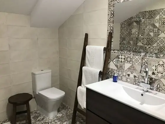 Tek Büyük Yataklı Oda, Ortak Banyo (Lila)