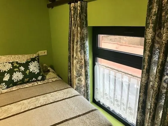 Tek Büyük Yataklı Oda, Ortak Banyo (Verde)