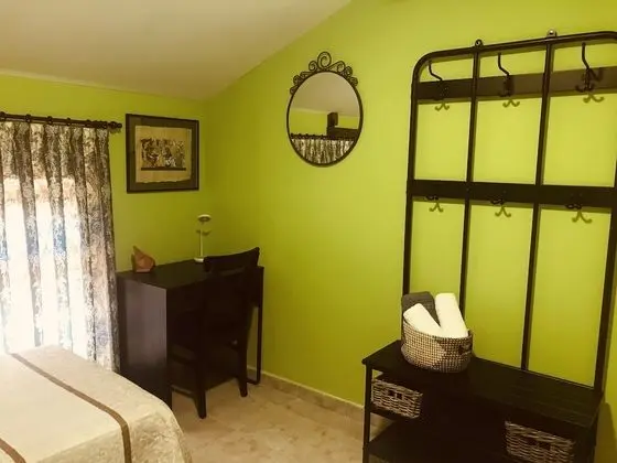 Tek Büyük Yataklı Oda, Ortak Banyo (Verde)