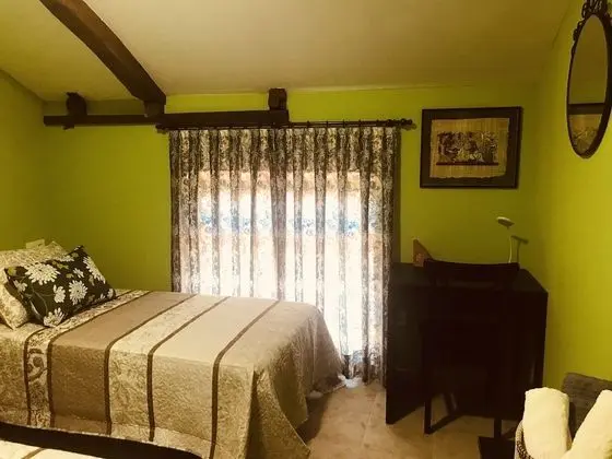 Tek Büyük Yataklı Oda, Ortak Banyo (Verde)