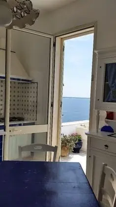 Dört Kişilik Oda, Deniz Manzaralı