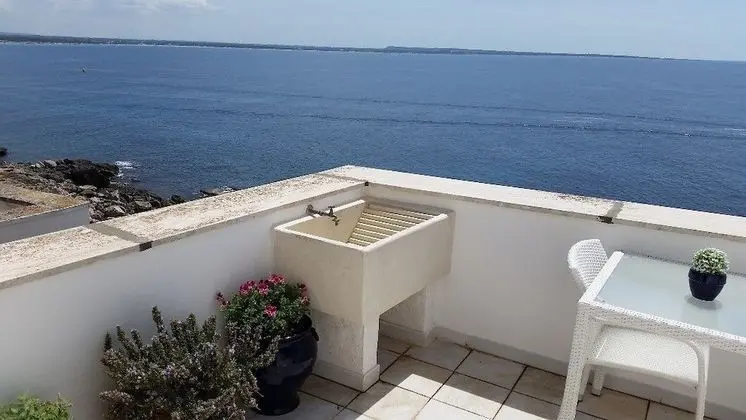 Dört Kişilik Oda, Deniz Manzaralı