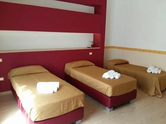 Üç Kişilik Oda