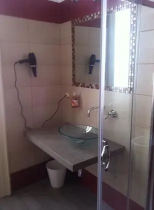 Üç Kişilik Oda