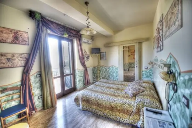 Tek Büyük veya İki Ayrı Yataklı Oda, Balkon