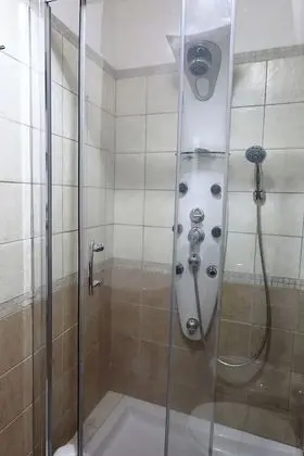 Üç Kişilik Oda