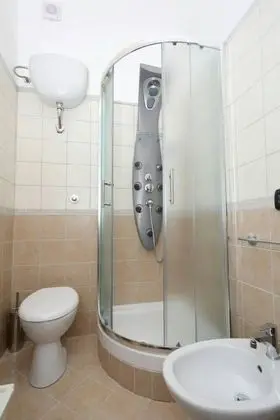 Üç Kişilik Oda