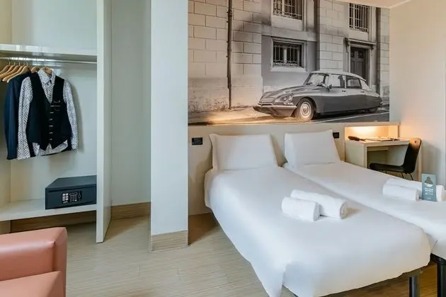 İki Ayrı Yataklı Oda, Sigara İçilmez