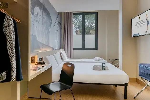 Üç Kişilik Oda, Engellilere Uygun, Sigara İçilmez