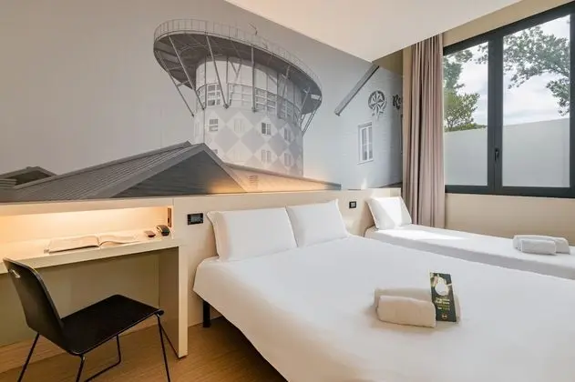 Üç Kişilik Oda, Engellilere Uygun, Sigara İçilmez