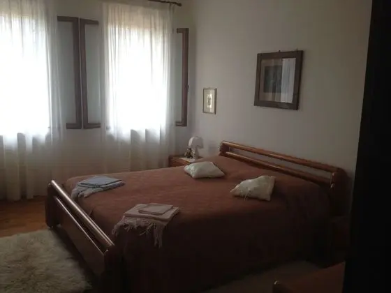 Tek Büyük veya İki Ayrı Yataklı Oda, Ortak Banyo