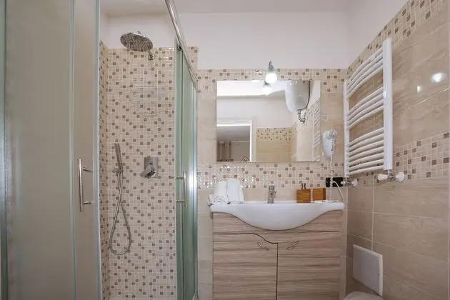 Standard Tek Büyük Yataklı Oda (Girasole)