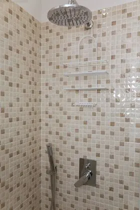 Standard Tek Büyük Yataklı Oda (Girasole)