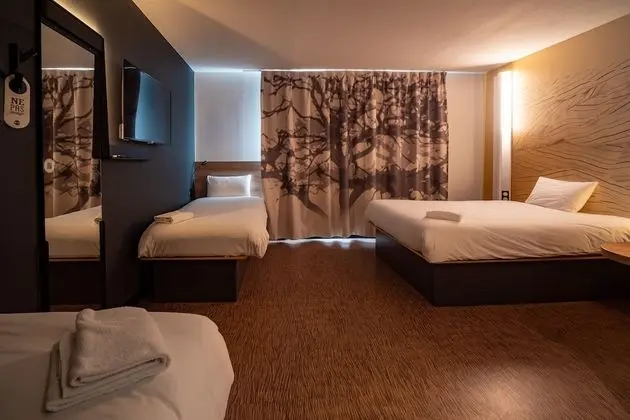 Dört Kişilik Oda, Sigara İçilmez