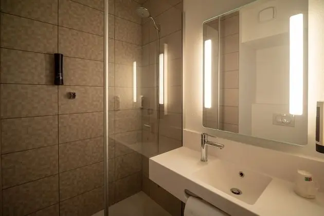 Dört Kişilik Oda, Sigara İçilmez