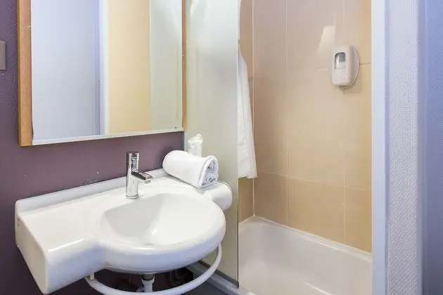 Dört Kişilik Oda, Sigara İçilmez