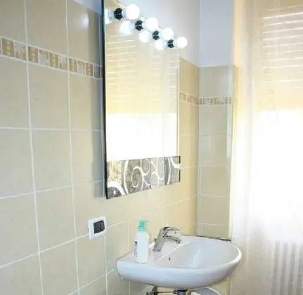 Executive Tek Büyük veya İki Ayrı Yataklı Oda, 1 Büyük (Queen) Boy Yatak, Ortak Banyo (Camera Suoni)