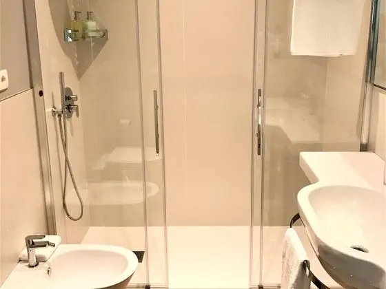 Junior Süit, Banyolu/Duşlu