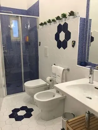 Üç Kişilik Oda, Ortak Banyo