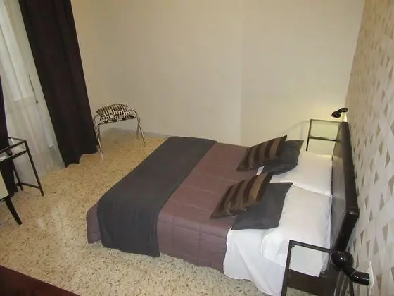 City Tek Büyük Yataklı Oda (Small)