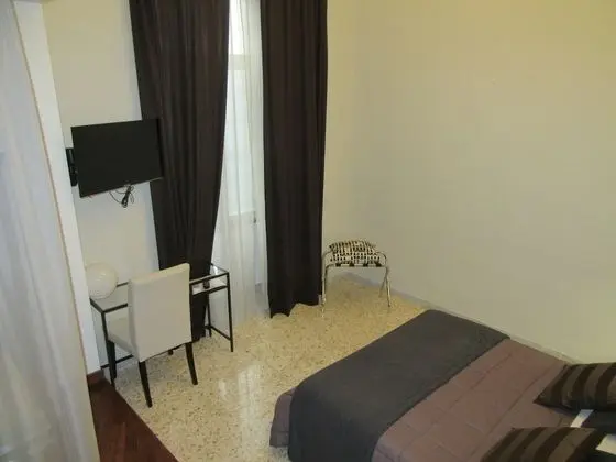 City Tek Büyük Yataklı Oda (Small)