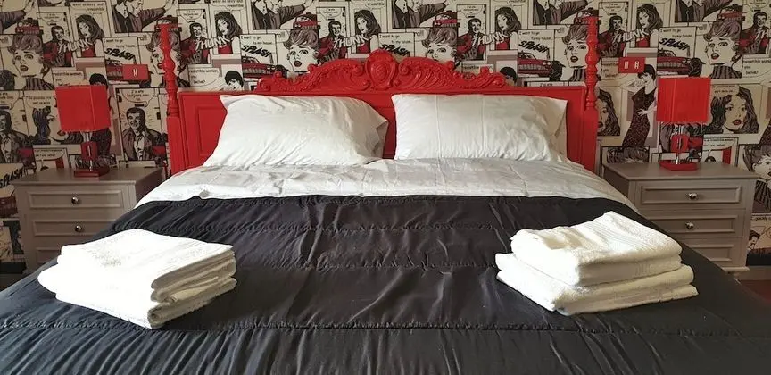 Üç Kişilik Oda (Pop Art)