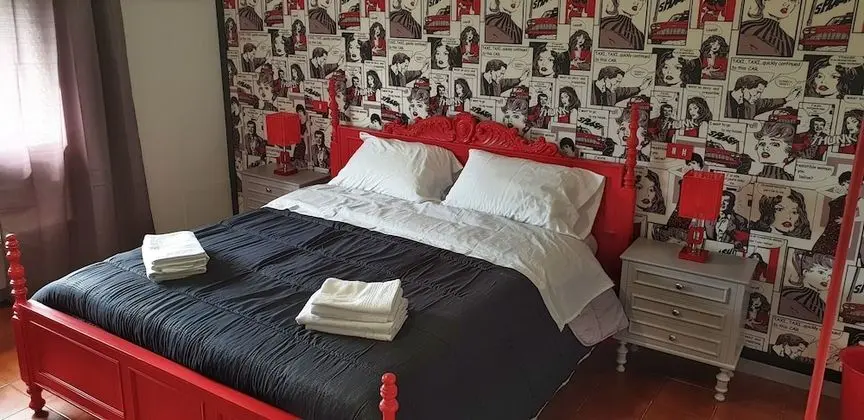 Üç Kişilik Oda (Pop Art)