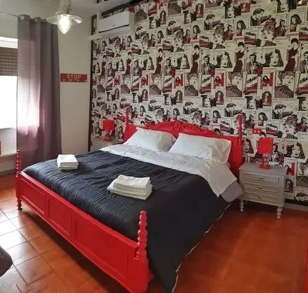 Üç Kişilik Oda (Pop Art)