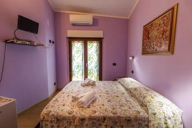 Tek Büyük veya İki Ayrı Yataklı Oda, Ortak Banyo