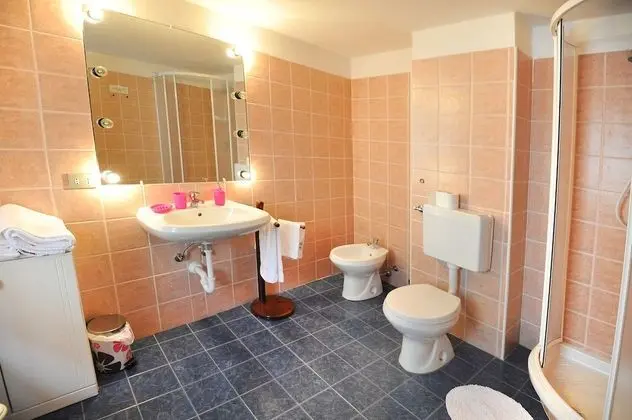 Üç Kişilik Oda, Özel Banyo (Stanza del Conte)