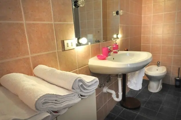 Üç Kişilik Oda, Özel Banyo (Stanza del Conte)