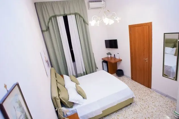 Standard Tek Büyük Yataklı Oda