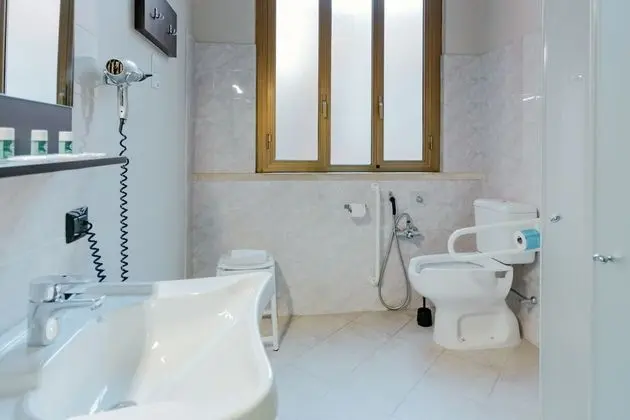 Üç Kişilik Oda, Engellilere Uygun, Sigara İçilmez