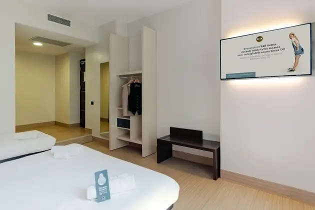 Üç Kişilik Oda, Sigara İçilmez