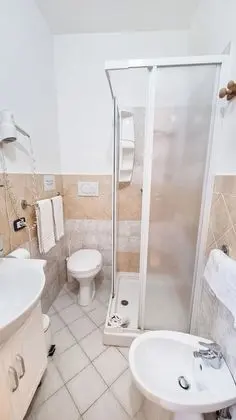 Tek Büyük veya İki Ayrı Yataklı Oda, Banyolu/Duşlu