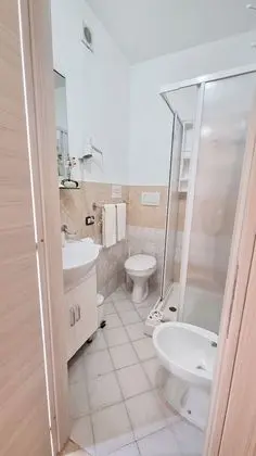Tek Büyük veya İki Ayrı Yataklı Oda, Banyolu/Duşlu