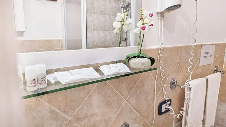 Tek Büyük veya İki Ayrı Yataklı Oda, Banyolu/Duşlu