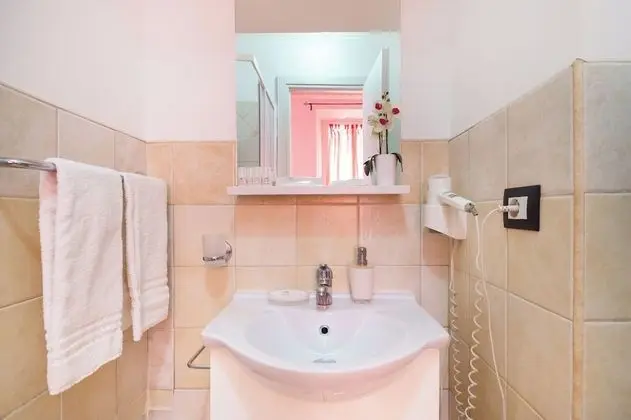 Tek Büyük veya İki Ayrı Yataklı Oda, Banyolu/Duşlu (3 pax)
