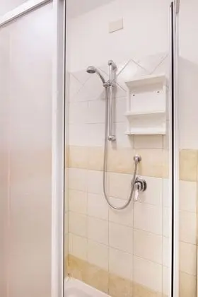 Tek Büyük veya İki Ayrı Yataklı Oda, Banyolu/Duşlu (3 pax)