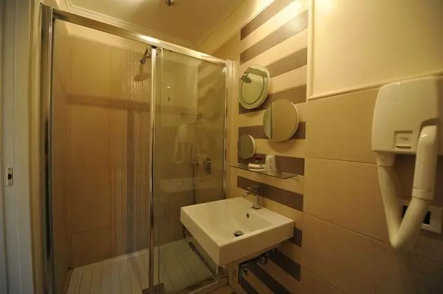 Büyük Yataklı Tek Kişilik Oda