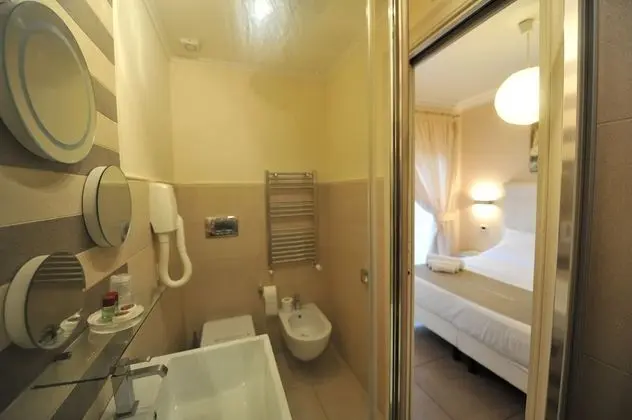 Büyük Yataklı Tek Kişilik Oda