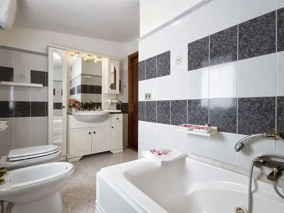 Tek Büyük veya İki Ayrı Yataklı Oda, Balkon (Private External Bathroom)