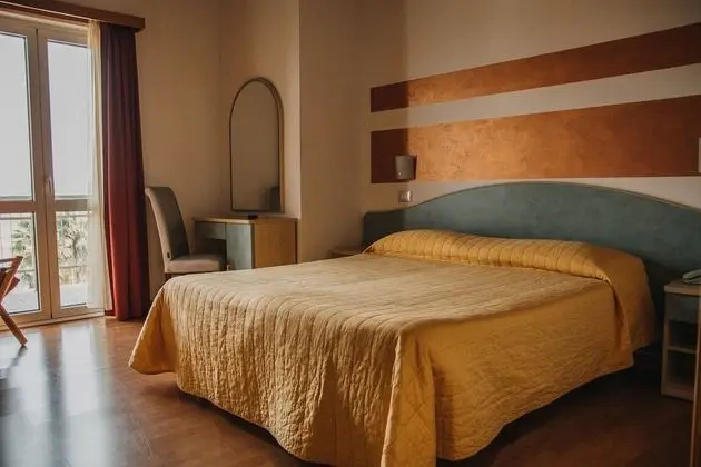 Basic Tek Büyük Yataklı Oda