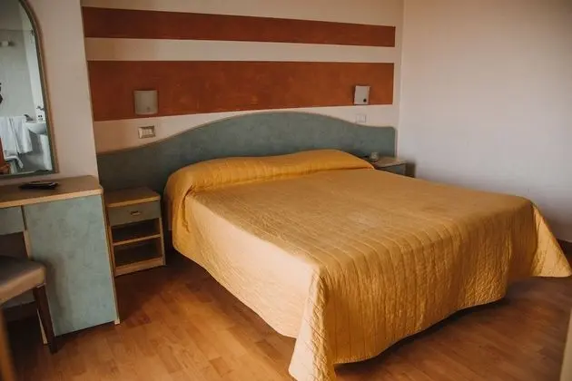 Basic Tek Büyük Yataklı Oda