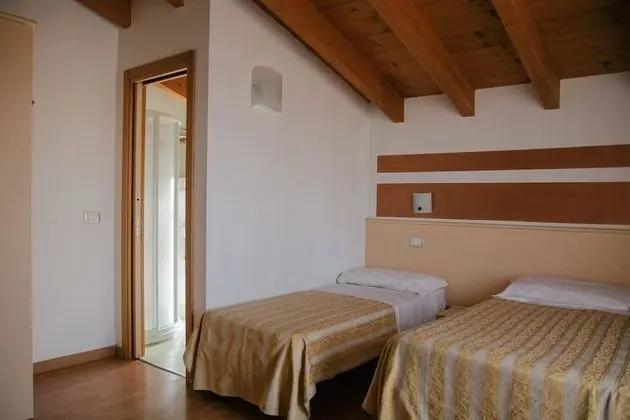 Basic Üç Kişilik Oda