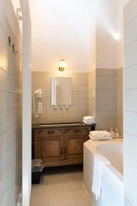 Deluxe Tek Büyük veya İki Ayrı Yataklı Oda, Avlu Manzaralı