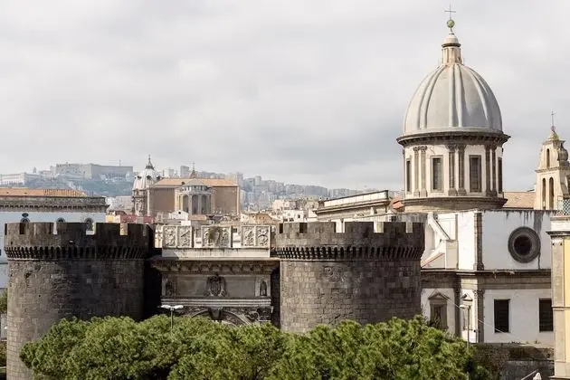Deluxe Dört Kişilik Oda, Balkon, Şehir Manzaralı (Porta Capuana)