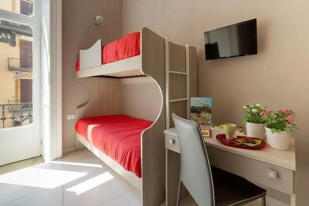 Dört Kişilik Oda, Balkon, Şehir Manzaralı (Porta Nolana)